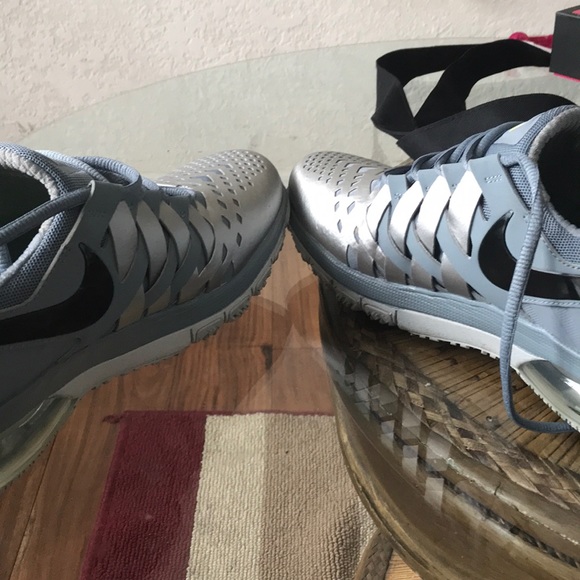 Nike shoes - Picture 3 of 5